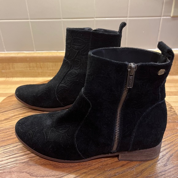 Roxy Rojas Suede Floral Embossed Boots Black Size 7.5 - Picture 5 of 9
